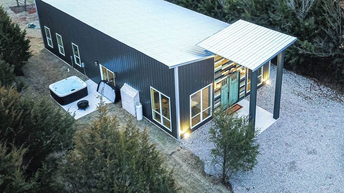 Purcell House | Bison Cabin with Hot Tub, Air Hockey & Pool Table, South of Norman