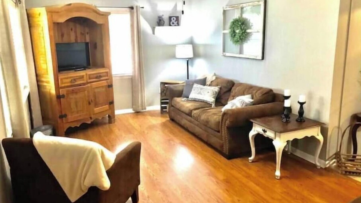 Searcy House | Bison Hall 1, no cleaning fee, 1 block from Harding