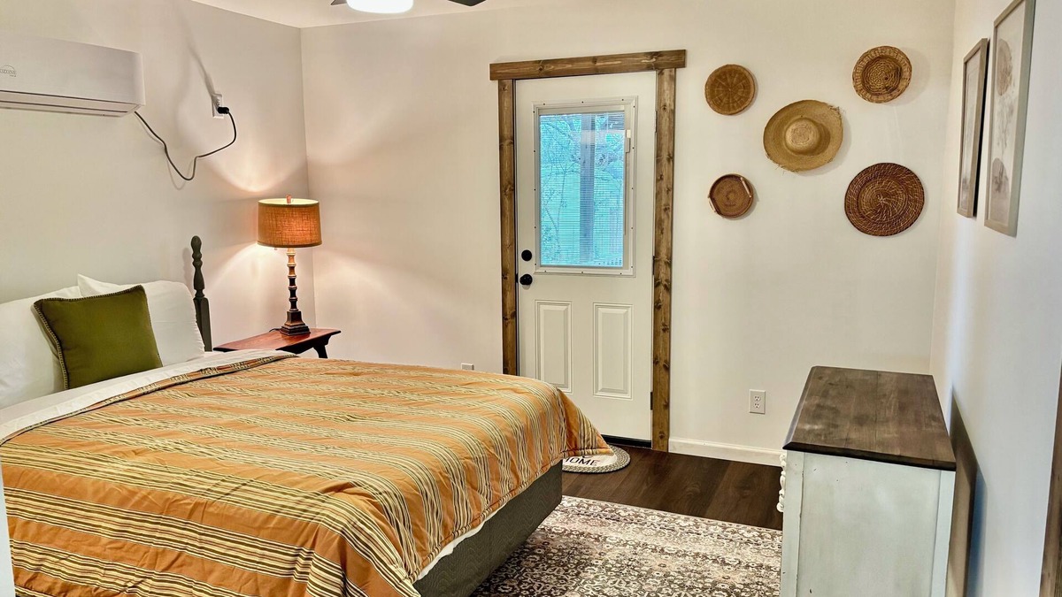 Searcy Apartment | Bison Hall 5, No cleaning fee, Near Harding
