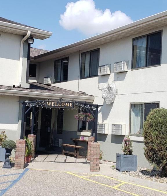 Moorhead Hotel | Bison Plains Lodge