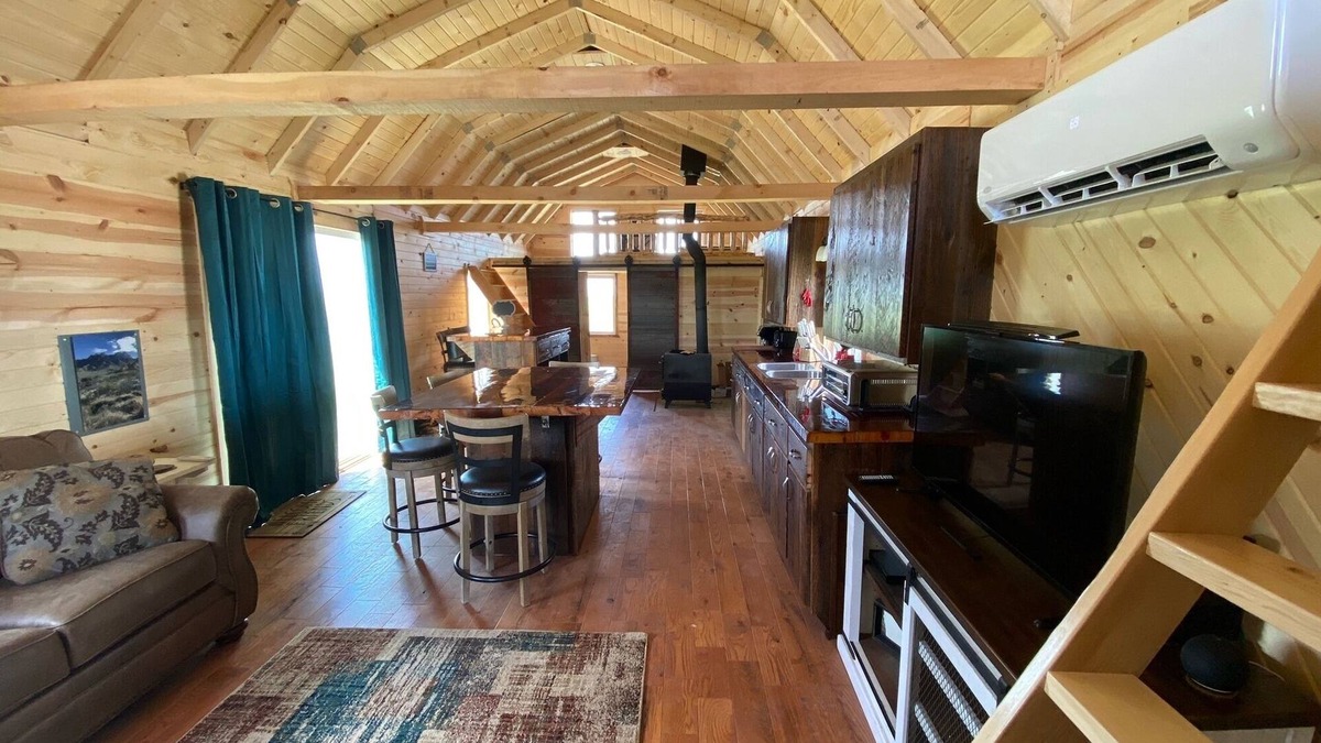 Poweshiek County Cabin | BISON Ranch~Cabin~Heat~A/C~Huge Views~ Bison within walking distance