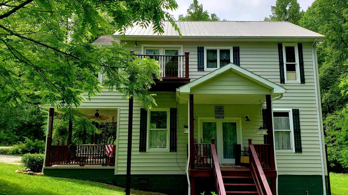 Bruin House | Bit O' Time Vintage Lake Retreat Grayson/Olive Hill KY. Sleep 20, 6 bdrm, 5 bath