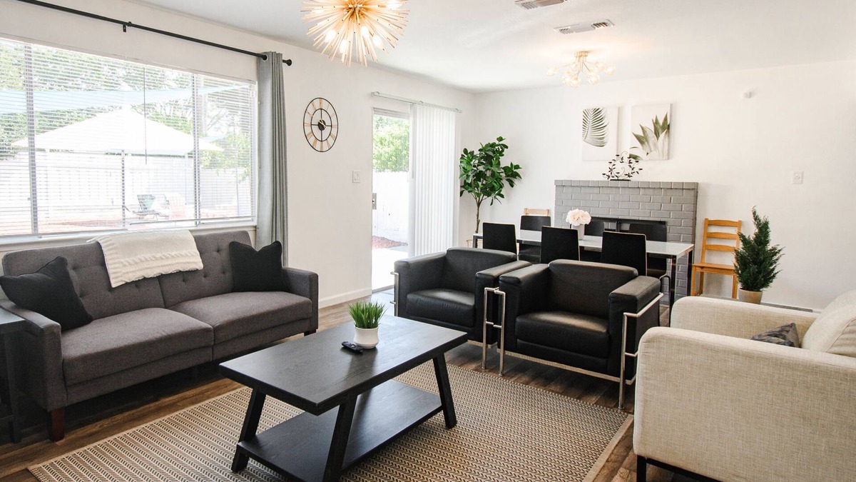 Stockton House | Bitty Budget Cutie