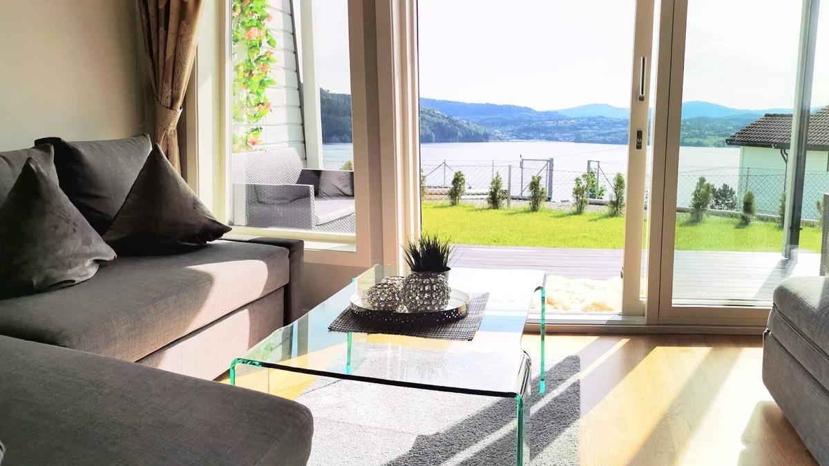 Asane House | BJØRNESTRAND FJORDSIDE VIEW