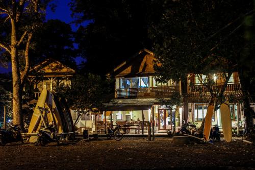 Batu Karas Hotel | BK Homestay, Batukaras