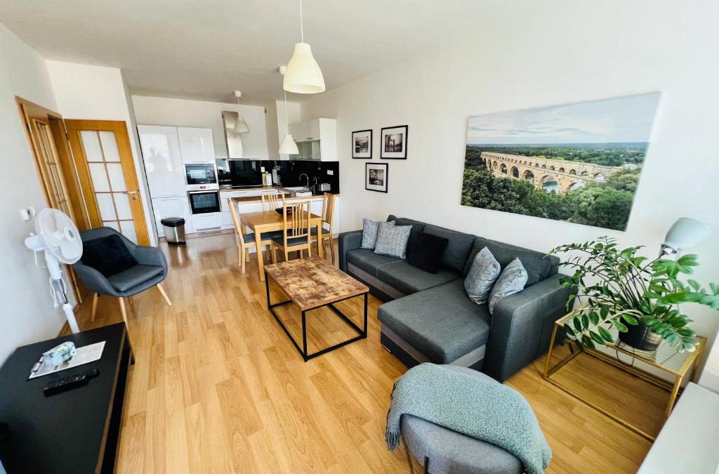 Banska Bystrica Apartment | BL City View Apartment, 24hr Self Check-in, Free Private Parking, Panoramic View from Balcony, 5-minute walk to City Centre