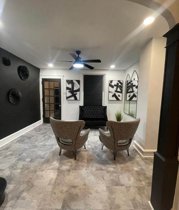 Primos Secane House | Black and White