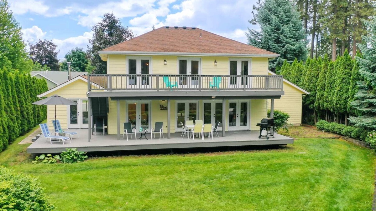 Post Falls House | Black Bay Getaway Private Bay Access