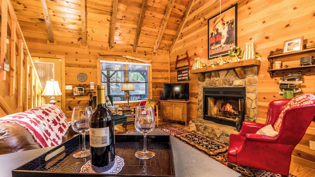 Clarkesville Cabin | Black Bear Bungalow - Lovely Chalet in the Woods
