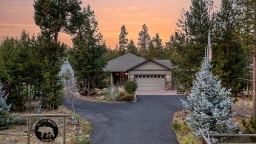 Oregon Water Wonderland House | Black Bear Cabin by AvantStay Modern Bend Escape Mt. Bachelor Ski Cabin