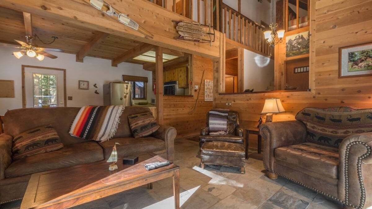 Tahoe Pines House | Black Bear Cabin in Homewood - walk to lake