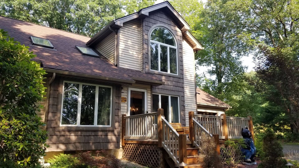 Jim Thorpe Cottage | Black Bear Cottage in Jim Thorpe with Indoor Hot Tub
