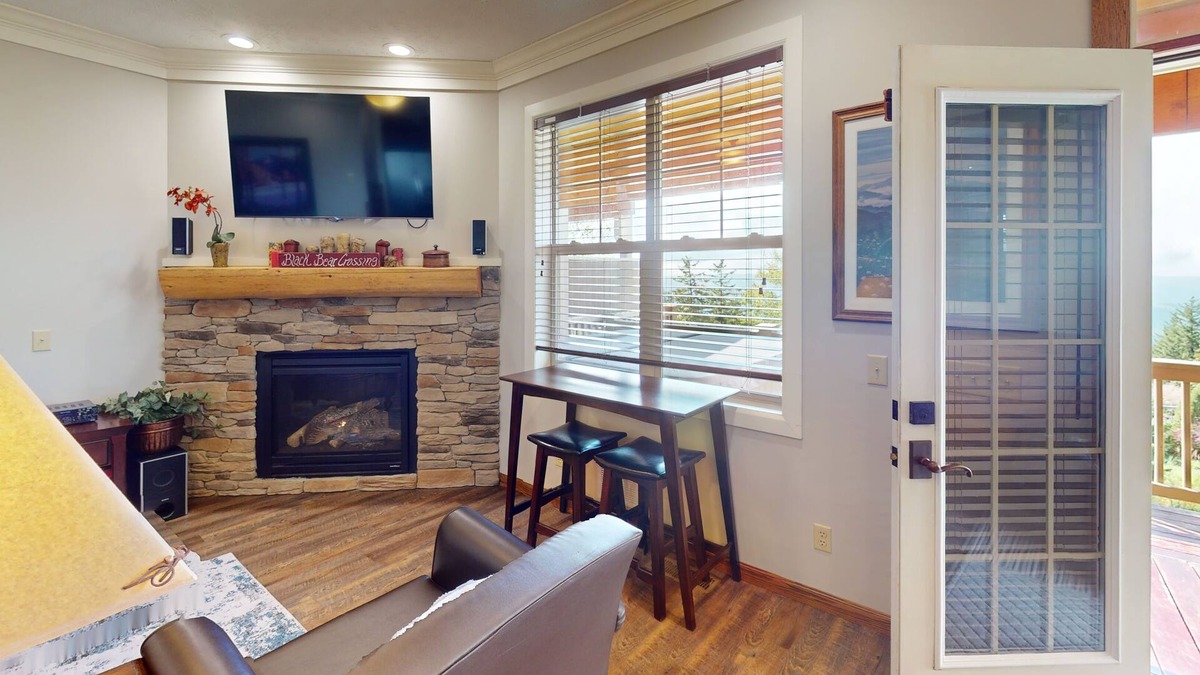 Snowshoe House | Black Bear Crossing #04 - Brigham 5 Bed Townhouse by RedAwning