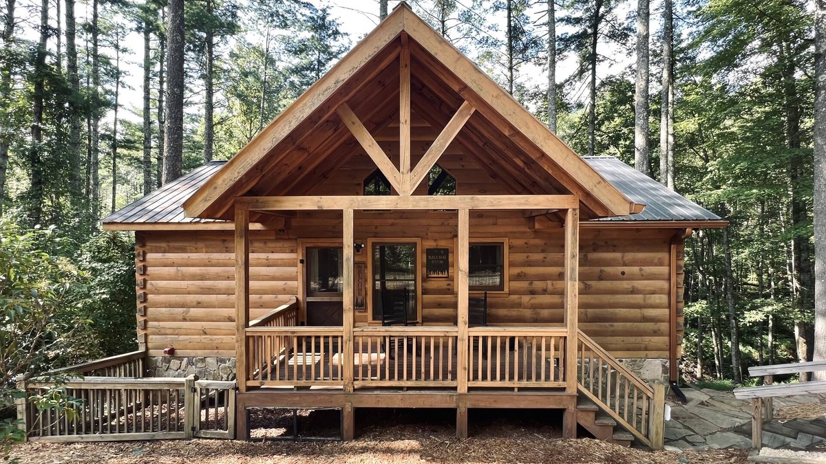Cherry Log Cabin | Black Bear Hollow, your perfect 2bed 2bath escape in Cherry Log, Georgia!