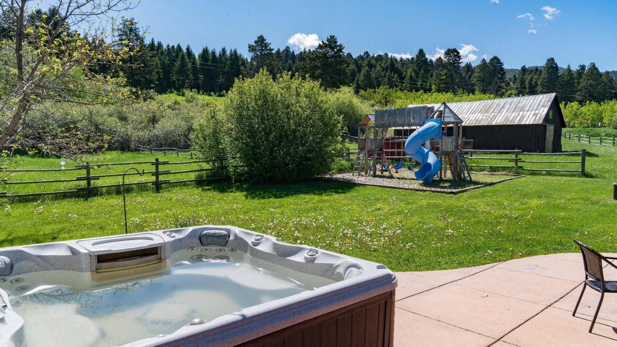 Bozeman House | Black Bear Ranch -Large home near Bozeman's Hyalite Canyon with peace & quiet
