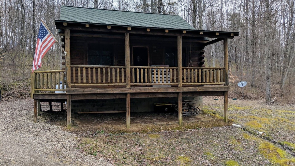 McArthur Cabin | Black Bear Retreat in Hocking Hills minutes from ash cave