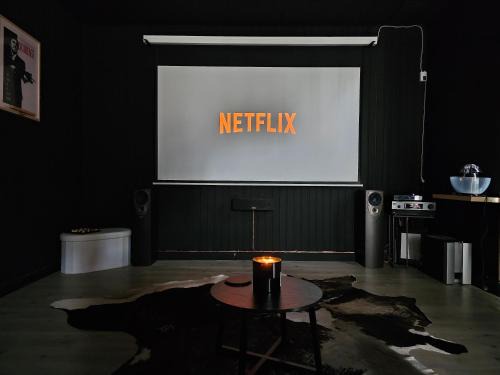 Epinal Apartment | BLACK BOX CINEMA appartement avec balnéo