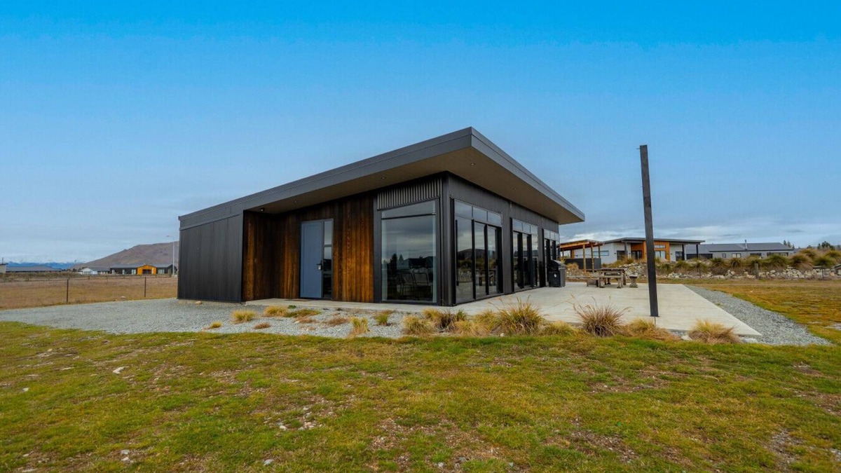 Twizel House | Black Box, Twizel, FREE WIFI