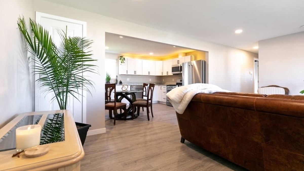 Allendale Area House | Black Brick Retreat/2 full kitchens, 3 full baths
