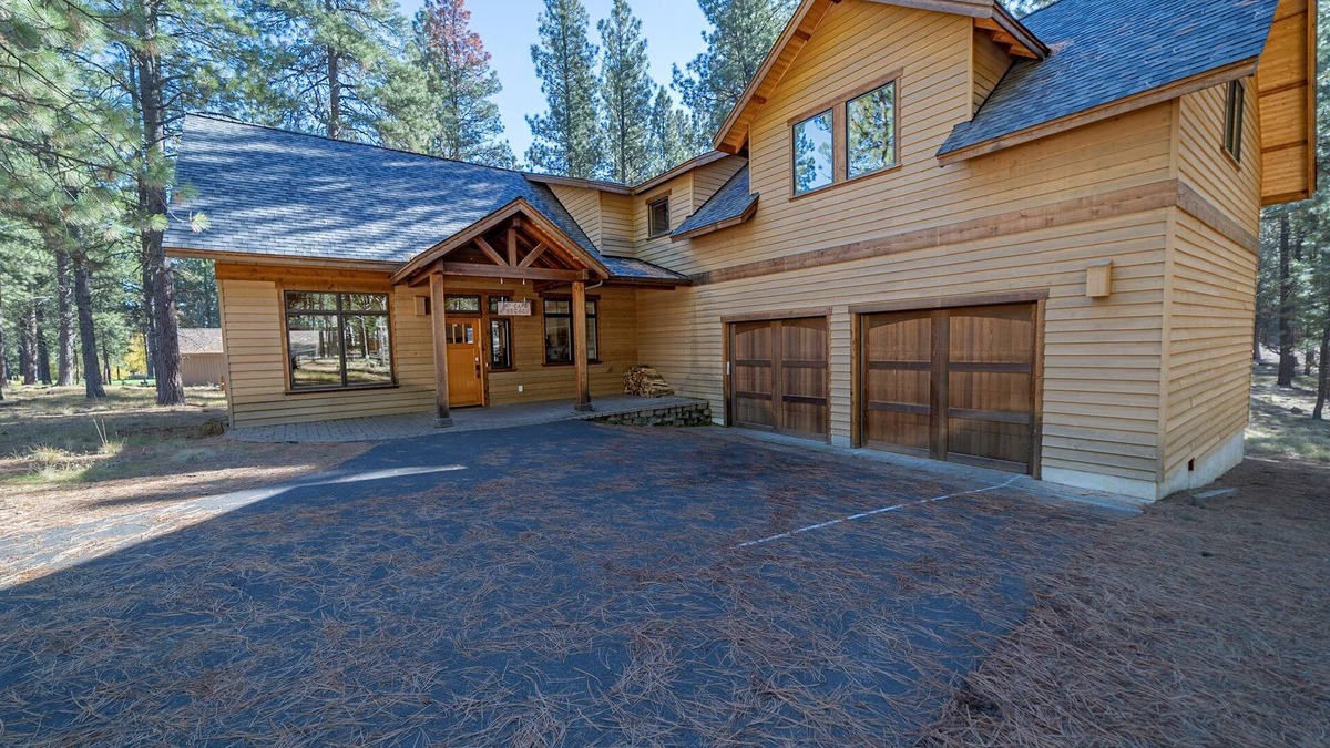 Black Butte Ranch House | Black Butte Ranch Glaze Meadow 141
