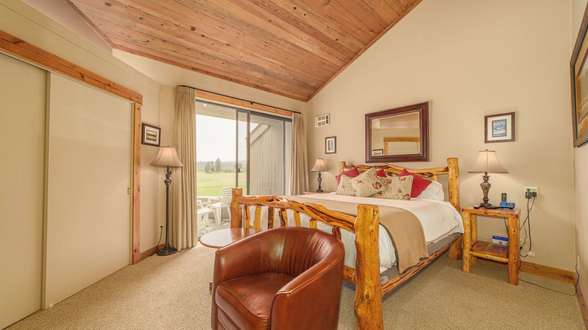 Black Butte Ranch Apartment | Black Butte Ranch Lodge Room 002