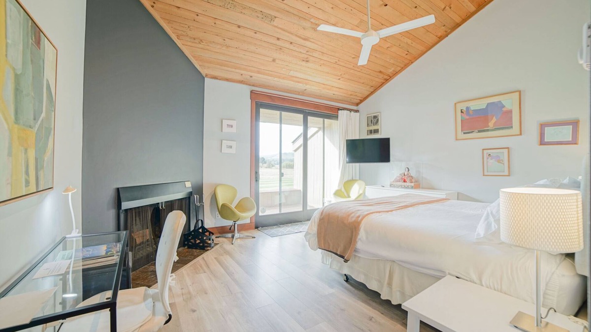 Black Butte Ranch Apartment | Black Butte Ranch Lodge Room 005