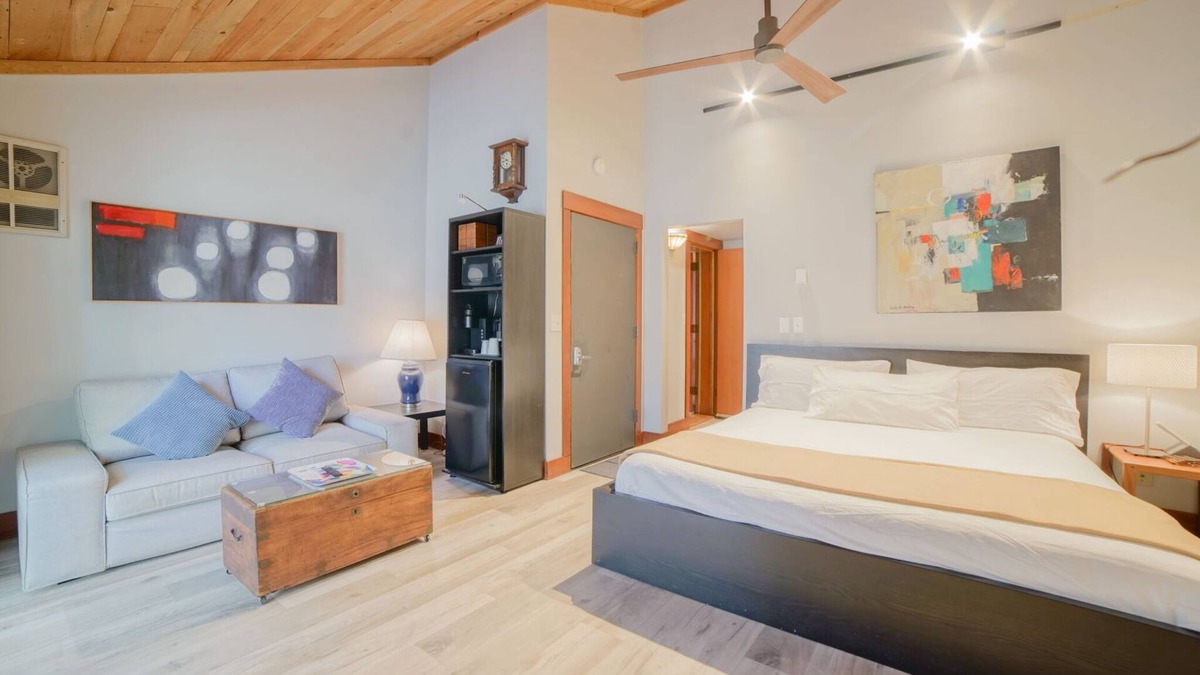 Black Butte Ranch Apartment | Black Butte Ranch Lodge Room 006
