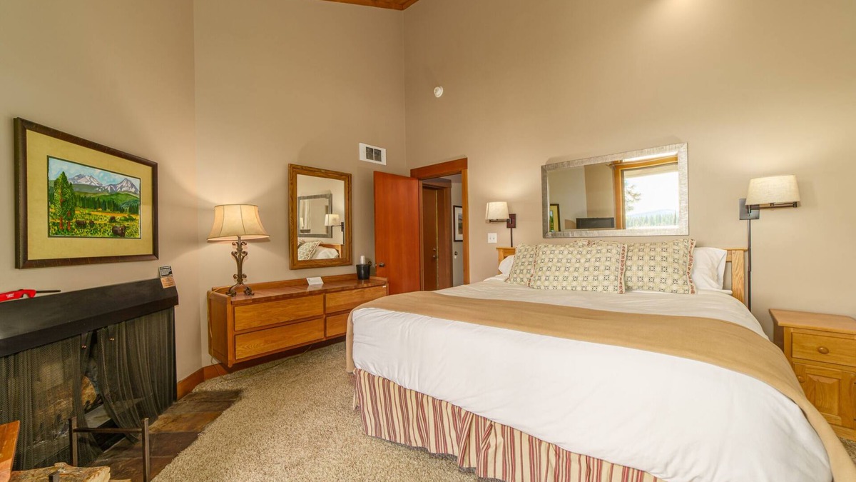 Black Butte Ranch Apartment | Black Butte Ranch Lodge Room 020