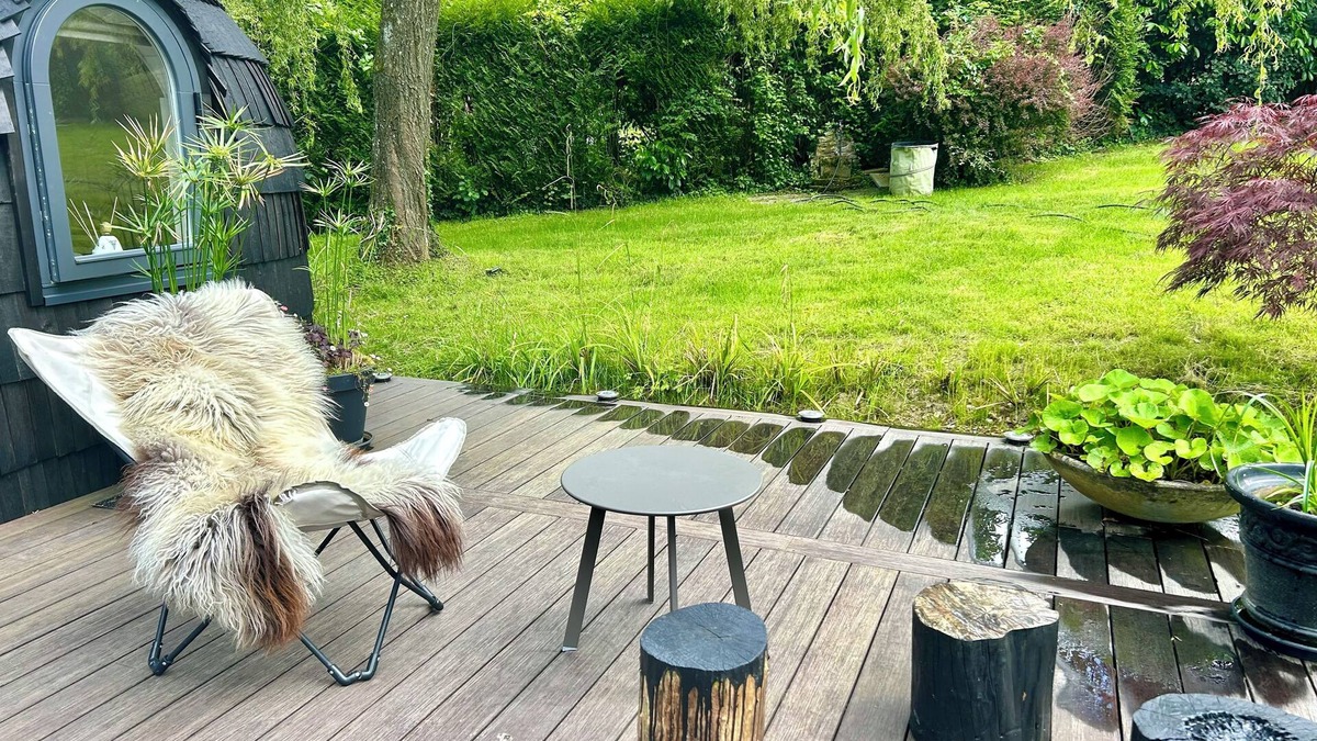 Auvillars Cabin | Black cabin between stud farm and forest, 20 minutes from Deauville