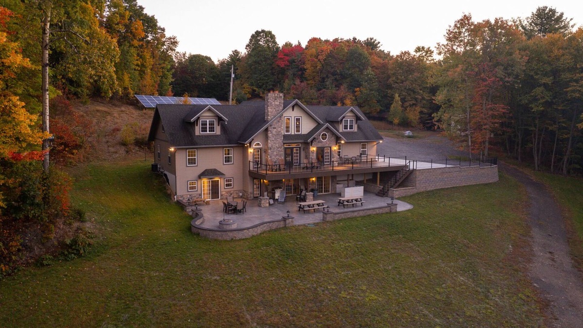 Helfenstein House | Black Diamond Retreat | Lakefront w/Dock + Game Room!