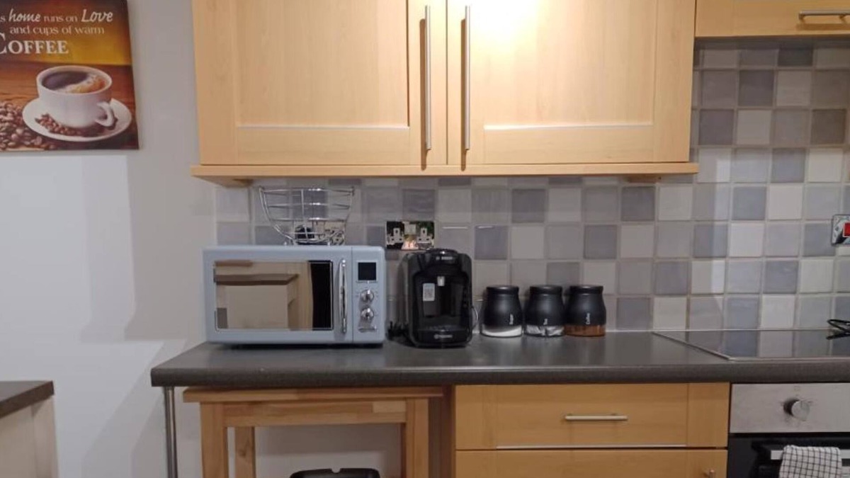 Dunstable Apartment | Black Door MALT-Huku Kwetu (Dunstable)