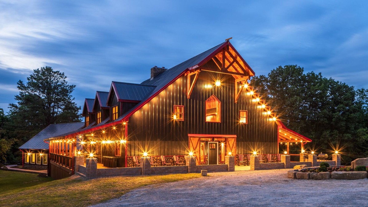 Logan Cabin | Black Eagle Lodge - Unique - 8 Bedrooms - 2 Pools