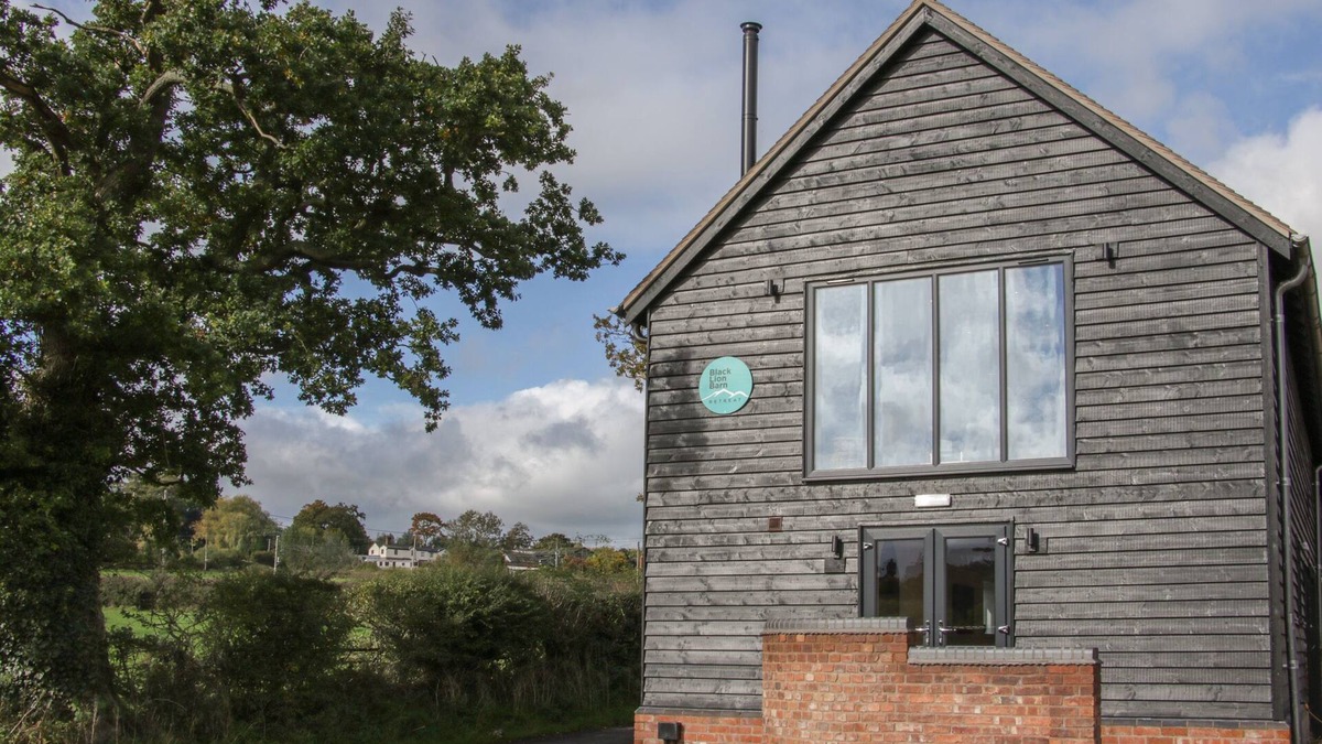 Pontesbury Cottage | BLACK LION BARN RETREAT, family friendly in Pulverbatch