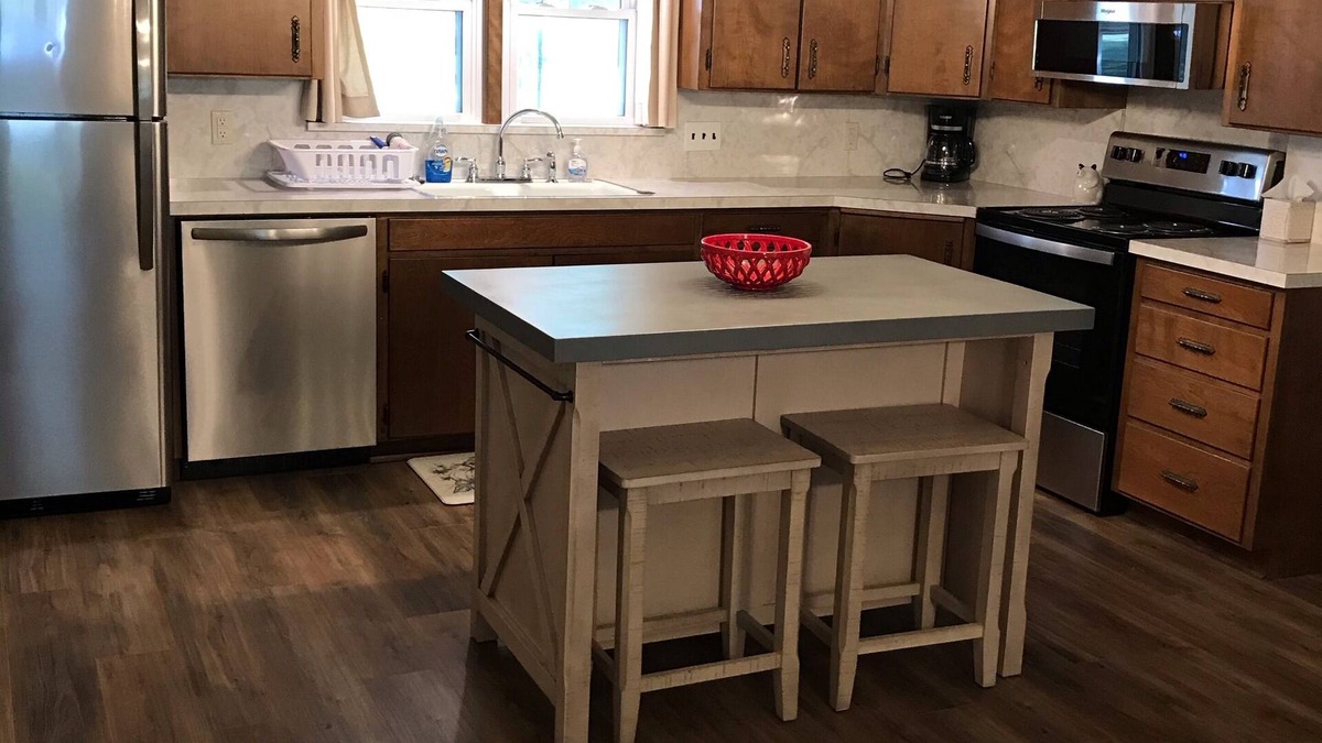 Elkland House | Black Oak Guest House - Stay in the country with easy access to the city