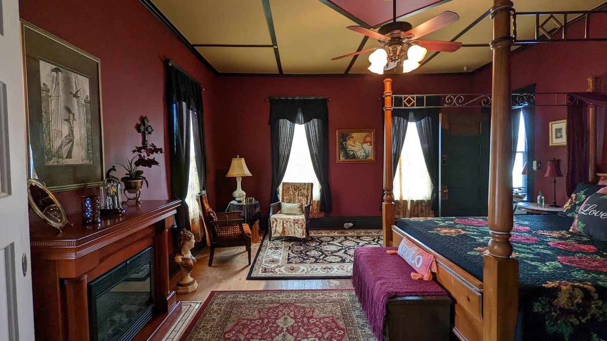 New Castle Bed & Breakfast | Black Orchid Suite