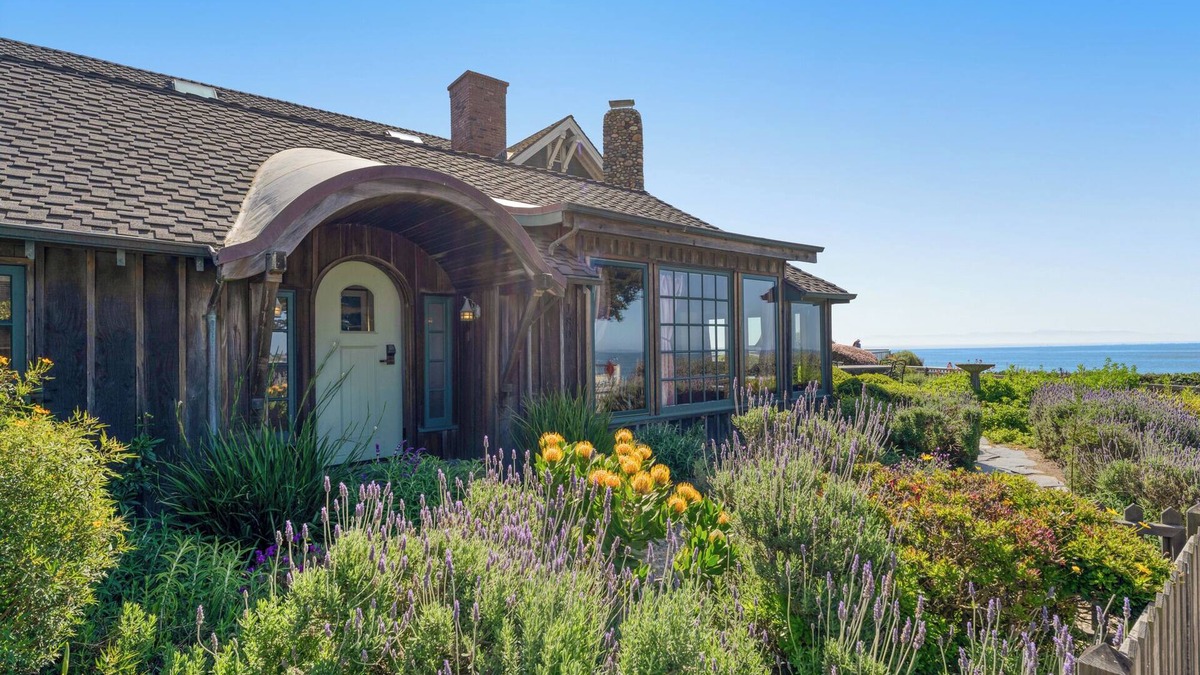 Seabright House | Black Pearl Cottage – Classic Seabright Charm Near the Beach