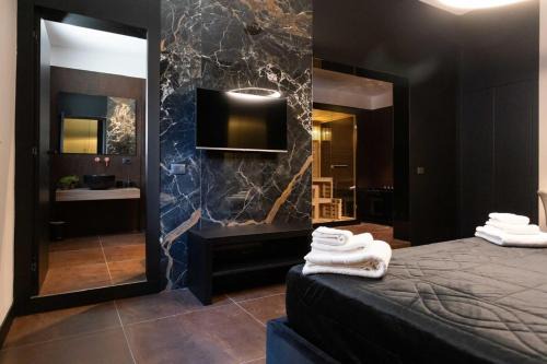 Carini House | Black Room Suite and SPA