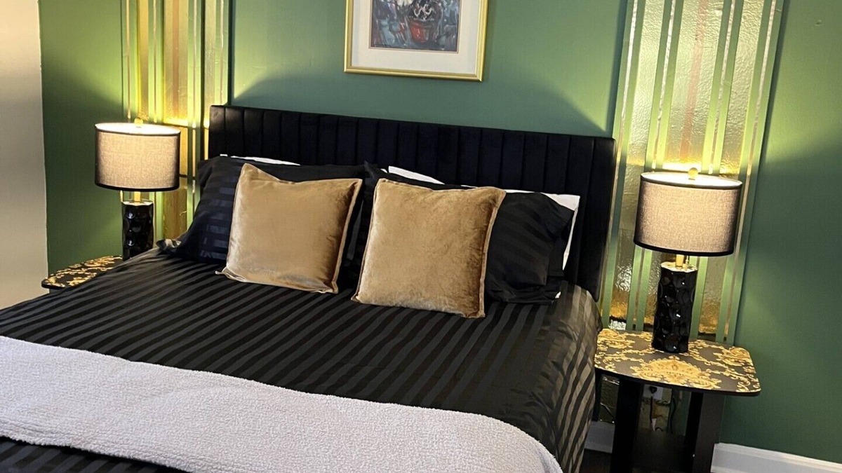 Milwaukee Cottage | Black sheep cottage!nCharming 2-bedroom cottage in peaceful West Allis