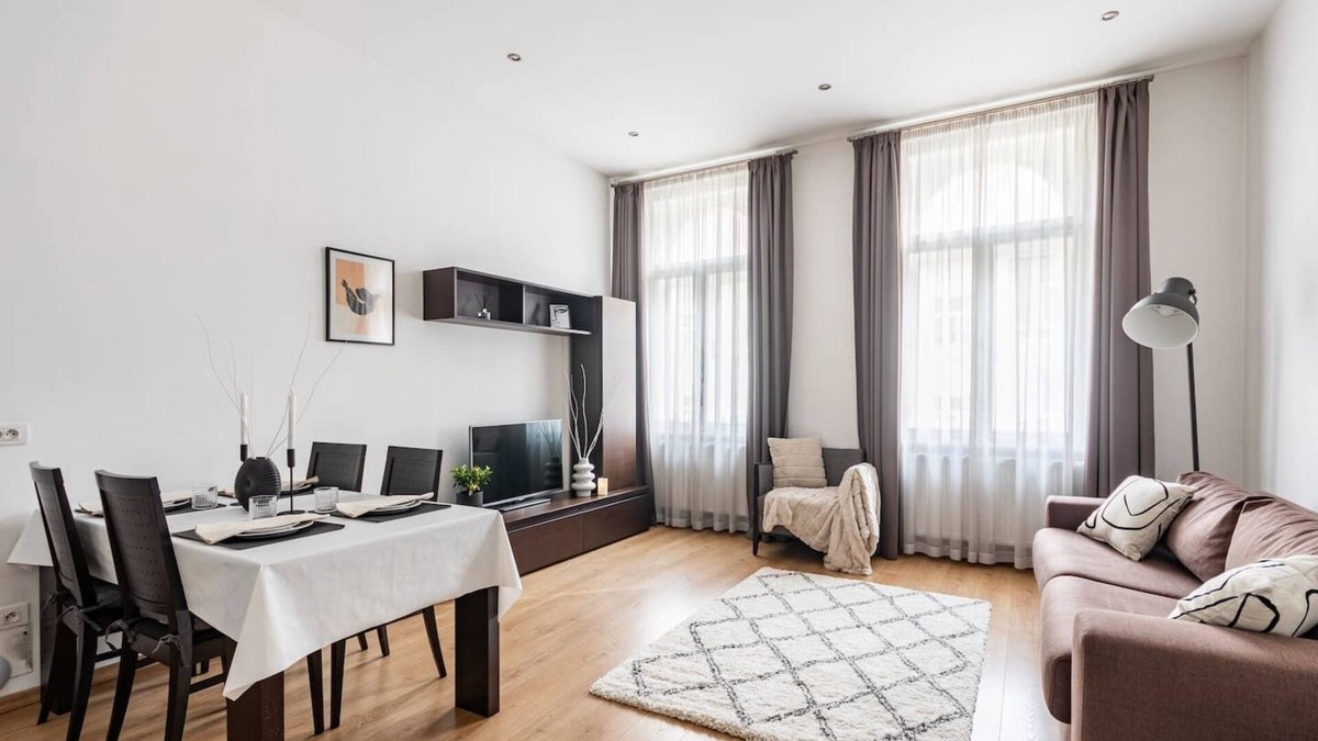 Prague 5 Apartment | Black Swan Apartment - 50 Meters from Dancing House