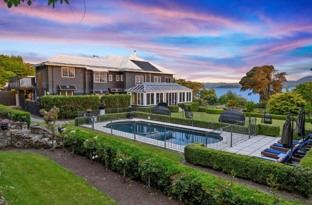 Kawaha Point Hotel | Black Swan Lakeside Boutique Hotel