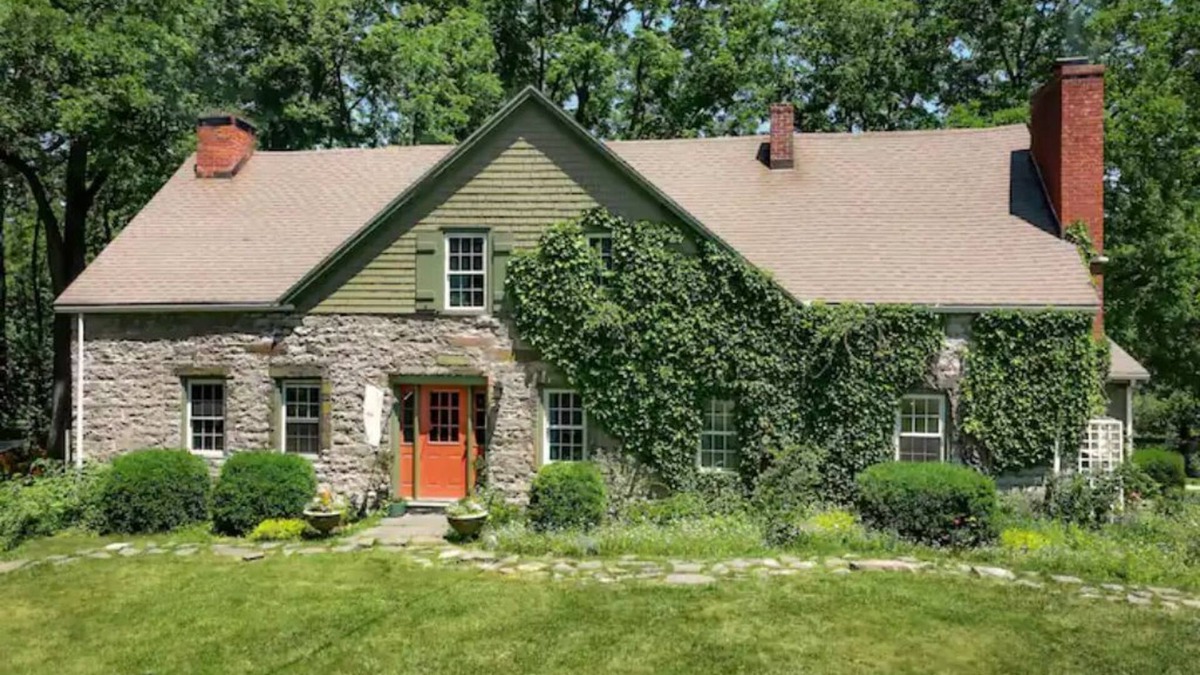 Mount Marion House | Black Walnut Farm: 1700s Farmhouse on 34 acres, Antique Lover's Dream