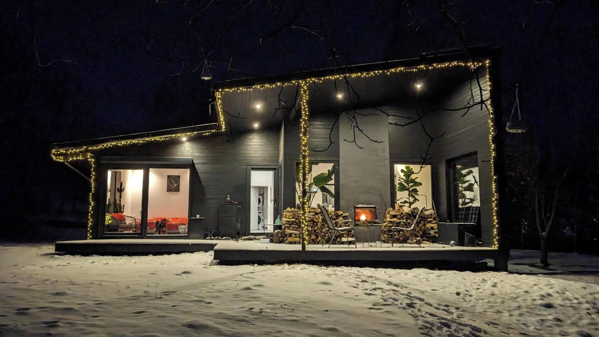 Izvoarele House | Black Walnut House - cozy indoor/outdoor fireplace