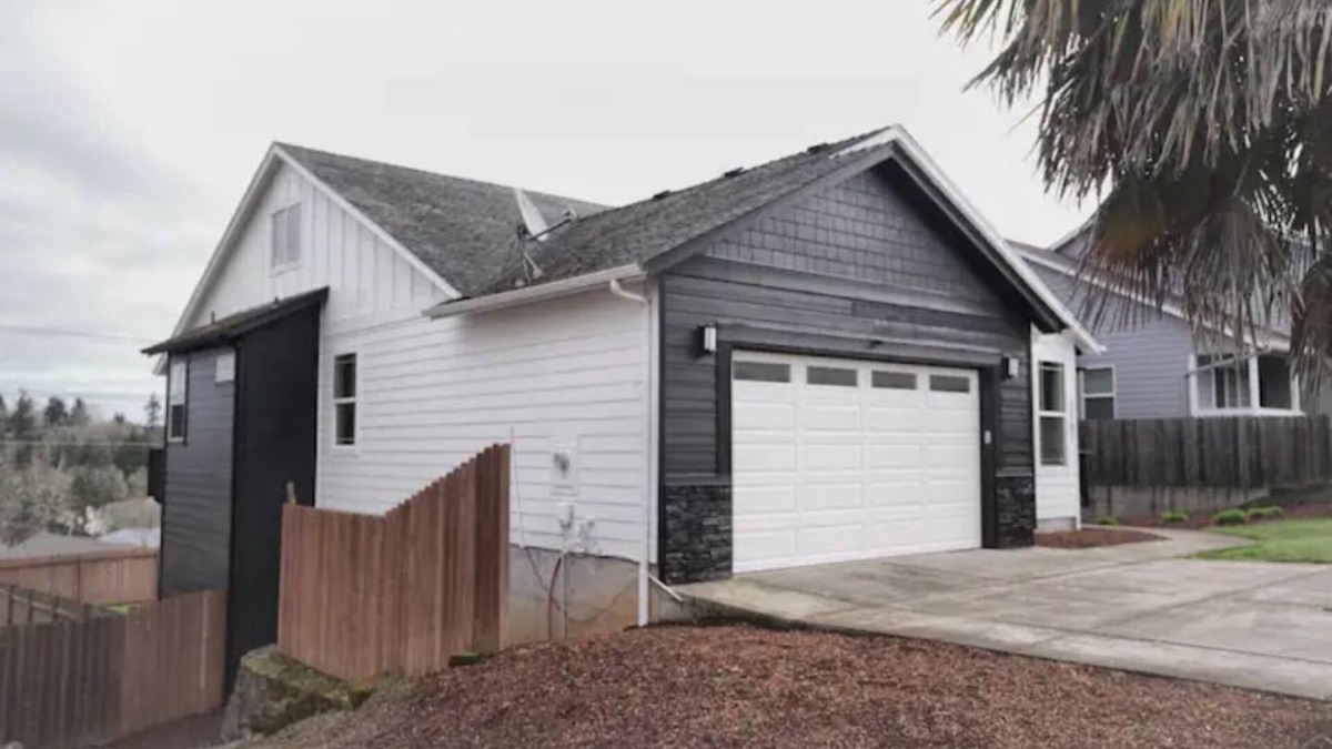 West Salem House | Black & White Hills ⛰ (LV)