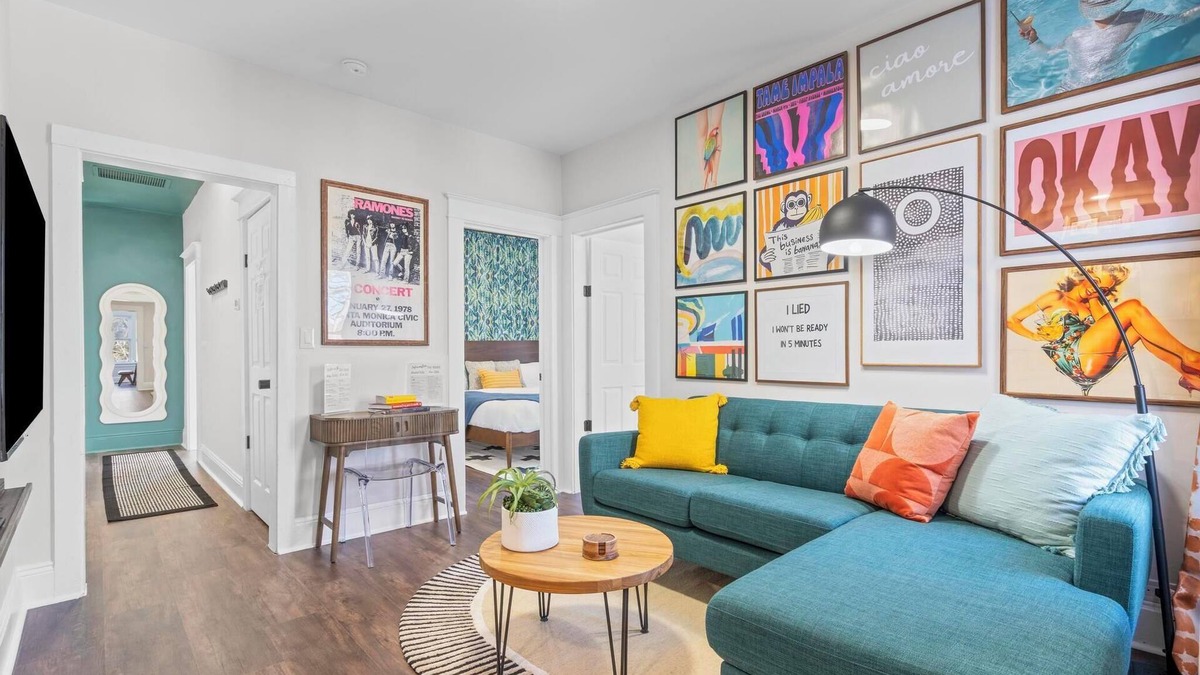Westside Norwich Apartment | Blackjack King-3 King Beds-1.8 Mi. To Mohegan