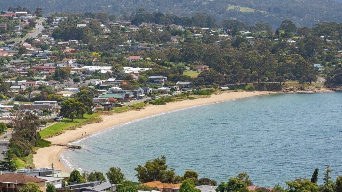Blackmans Bay House | Blackmans Bay Beautiful Ocean Views