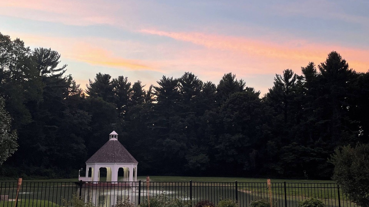 Niles House | Blacksmith Lodge: Elegance & Charm on The Morris EstatenNiles, Michigan