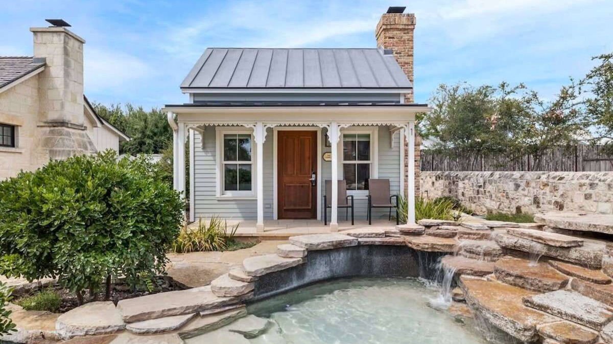 Fredericksburg Cabin | Blacksmith Quarters: The Cornelia 1 BR|Hot Tub|DT