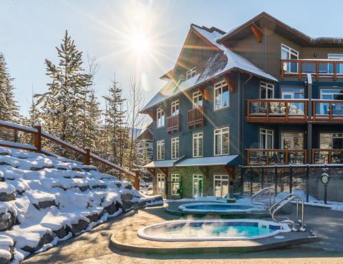 Canmore Hotel | Blackstone Mountain Lodge by CLIQUE