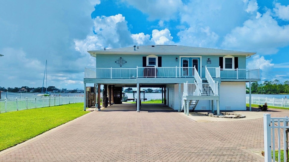 Harold House | Blackwater Bay Bungalow - Pet friendly waterfront home!