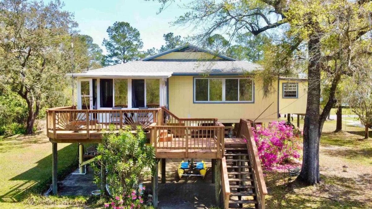 Milton House | Blackwater Haven - Waterside 3 Bedroom Home with Boat Slip